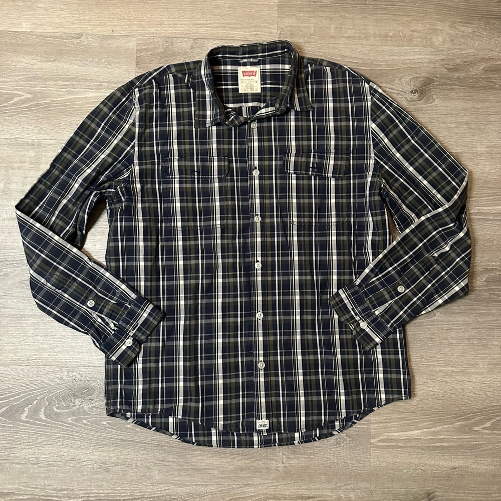 •LEVI• BUTTON UP - Picture 3 of 6
